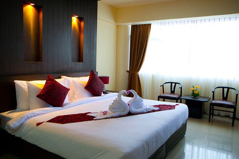 Sun City Pattaya Hotel Extérieur photo