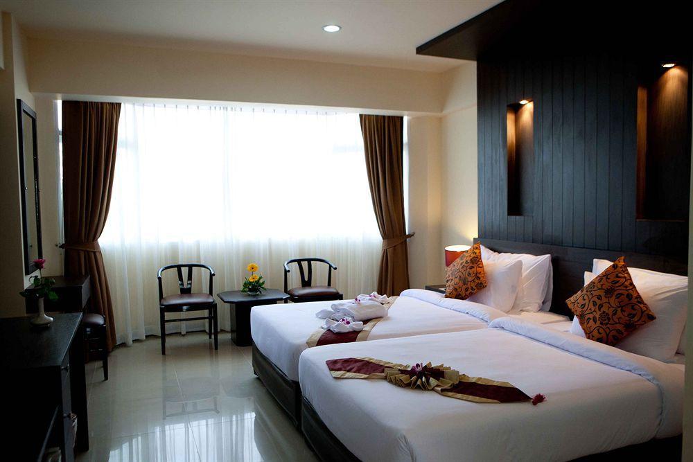 Sun City Pattaya Hotel Extérieur photo